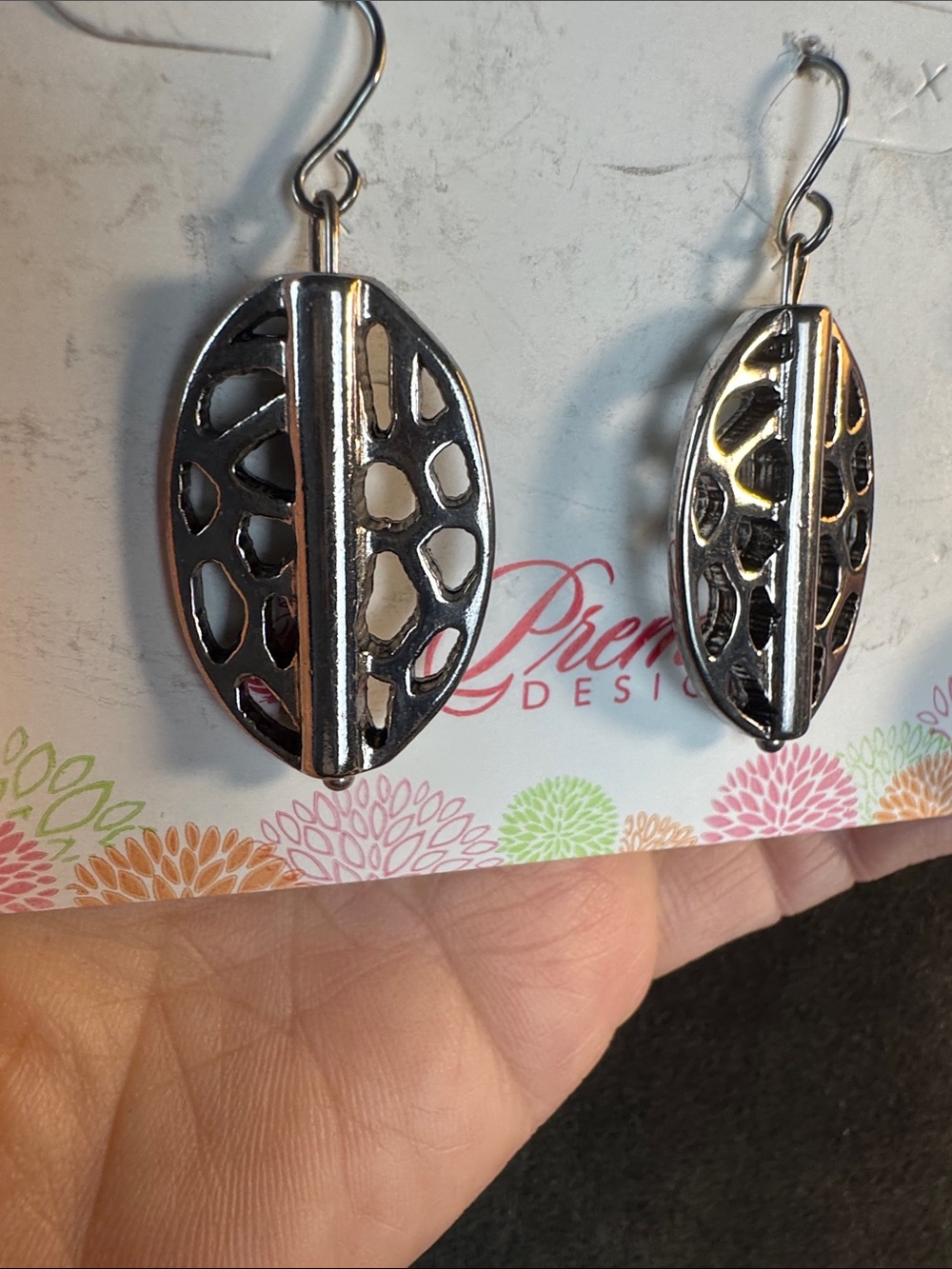 0424- Premier Designs Silver Cutout Oval Drop Earrings